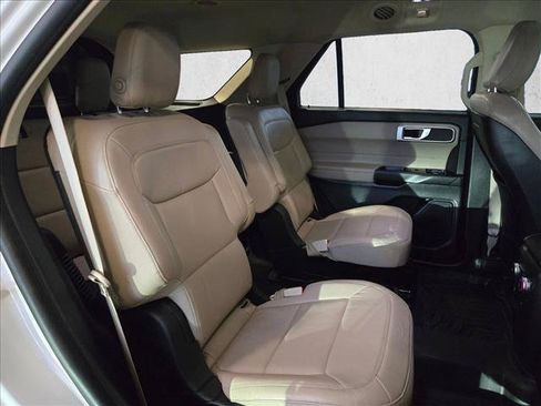 Used 2020 Ford Explorer XLT w/ Equipment Group 202A RWD image 21