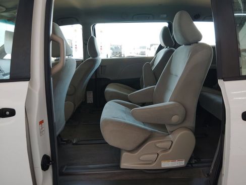 Used 2017 Toyota Sienna L FWD image 20