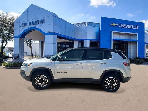 Used 2024 Jeep Compass Trailhawk image 8