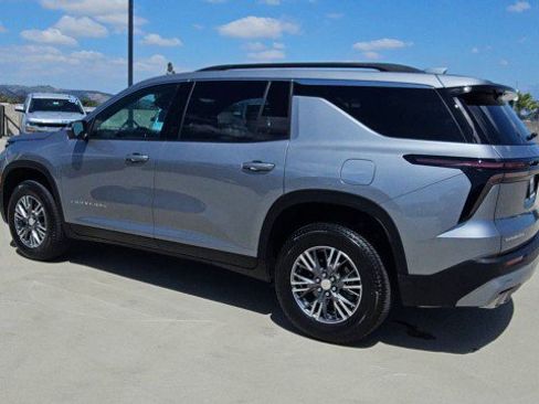 Used 2026 Chevrolet Traverse LT w/ Driver Confidence Package FWD image 6
