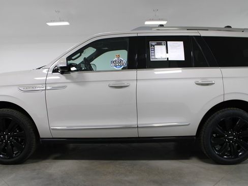 Used 2024 Lincoln Navigator Reserve image 6