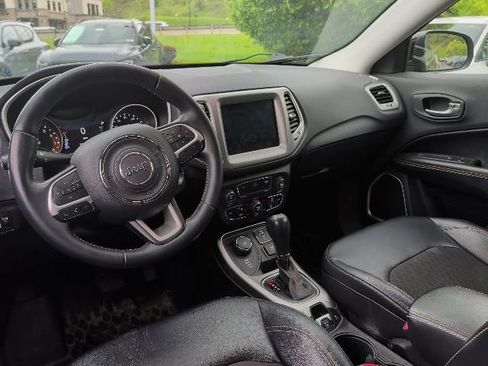 Used 2017 Jeep Compass Latitude w/ Popular Equipment Group AWD/4WD image 11