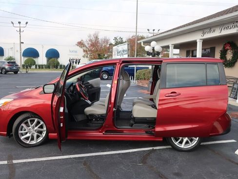 Used 2012 MAZDA MAZDA5 Touring w/ Moonroof & Audio Pkg image 11