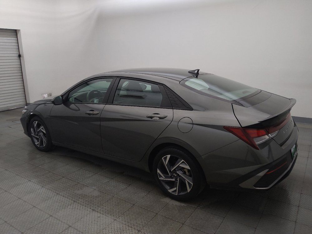 Used 2025 Hyundai Elantra Sport FWD image 3