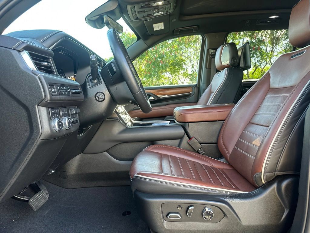 Used 2023 GMC Yukon XL Denali Ultimate AWD/4WD image 17