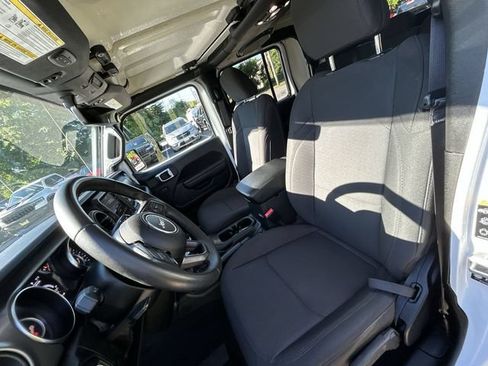 Used 2022 Jeep Gladiator Sport AWD/4WD image 15