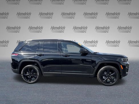 Used 2025 Jeep Grand Cherokee Limited w/ Luxury Tech Group II image 10