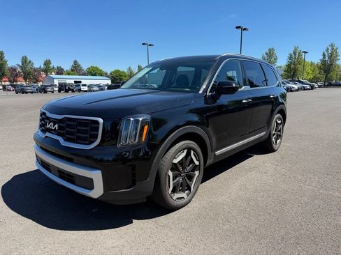 Used 2025 Kia Telluride S FWD image 3