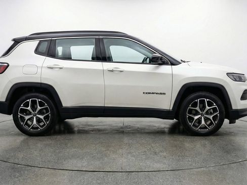 Used 2025 Jeep Compass Limited image 11