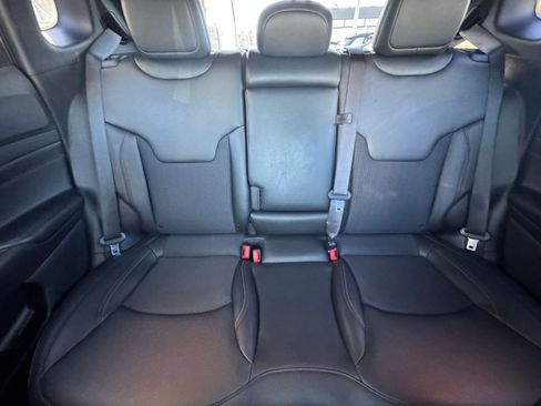 Used 2025 Jeep Compass Trailhawk image 36