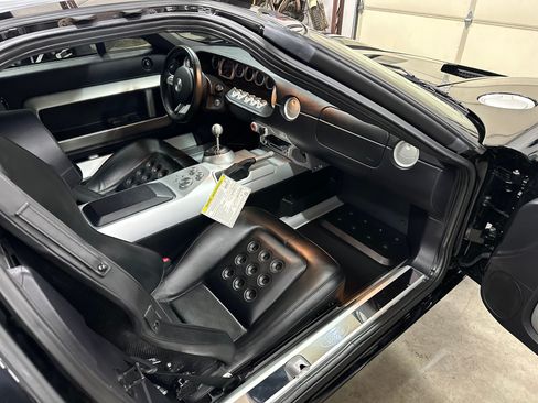 Used 2005 Ford GT RWD image 29