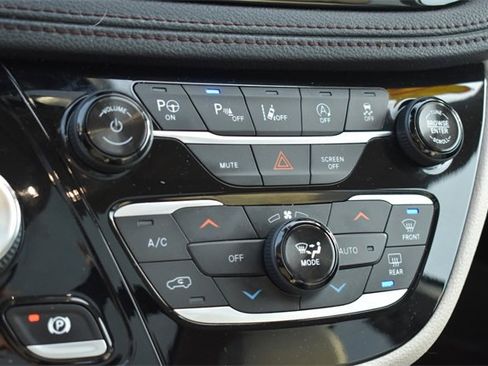 Used 2018 Chrysler Pacifica Limited w/ Advanced Safetytec Group image 34