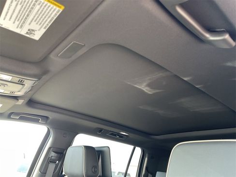 New 2025 Chevrolet Suburban Premier image 22