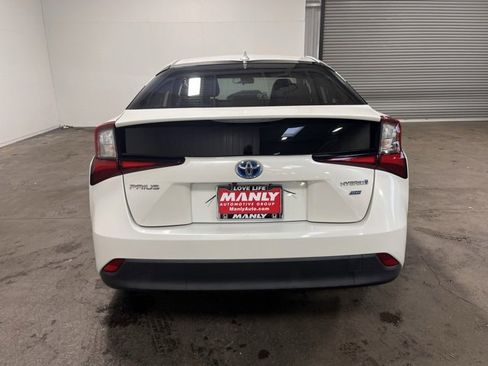 Used 2019 Toyota Prius L Eco image 4