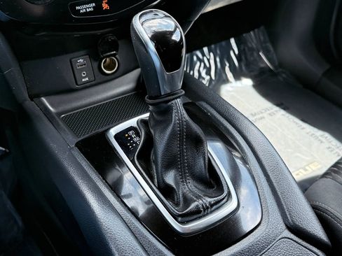 Used 2017 Nissan Rogue SV image 26