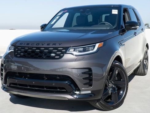 Certified 2025 Land Rover Discovery Dynamic SE AWD/4WD image 1