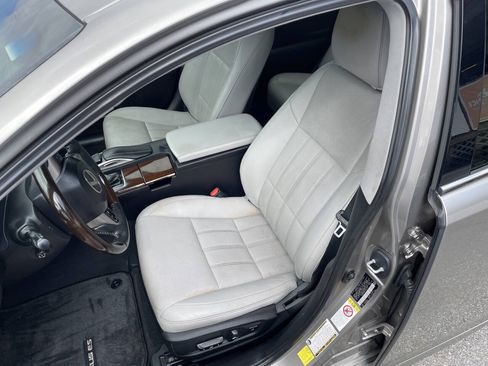 Used 2017 Lexus ES 350 w/ Luxury Package FWD image 16