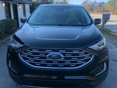 Used 2022 Ford Edge Titanium image 2
