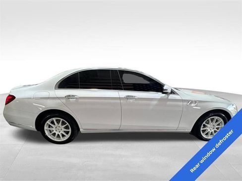 Used 2019 Mercedes-Benz E 300 4MATIC image 4