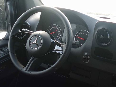 New 2025 Mercedes-Benz Sprinter 2500 image 21
