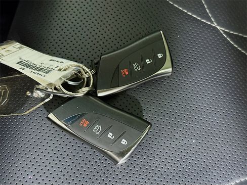 Used 2022 Lexus ES 300h w/ Luxury Package image 35