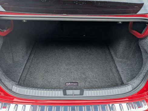 Used 2022 Volkswagen Jetta SE w/ Panoramic Sunroof Package FWD image 19