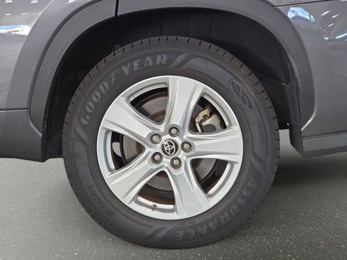 Used 2022 Toyota Highlander LE image 30