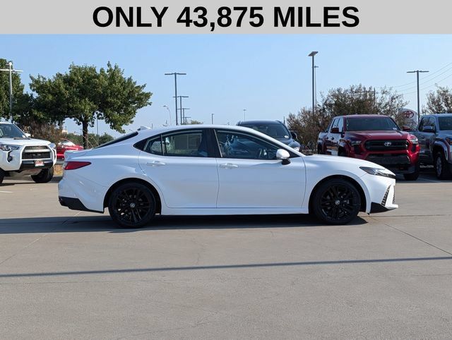 Used 2025 Toyota Camry SE FWD image 4