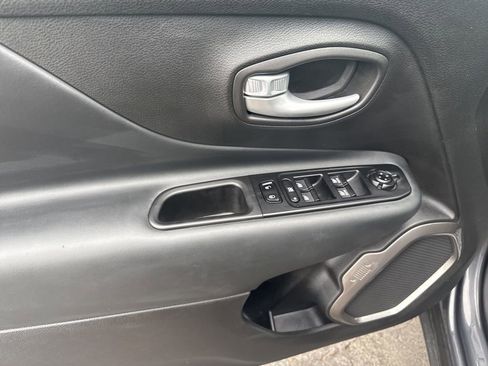 Certified 2023 Jeep Renegade Latitude w/ Premium Group image 6