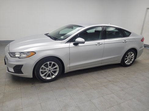 Used 2019 Ford Fusion SE image 2