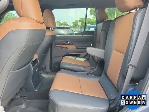 Used 2025 Lexus GX 550 w/ Cold Area Package AWD/4WD image 8