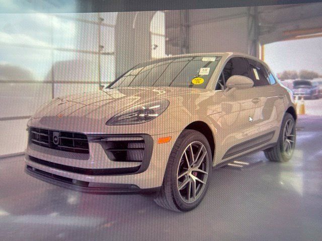 Used 2023 Porsche Macan S w/ Premium Package Plus AWD/4WD image 2