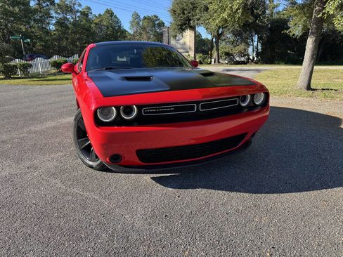Used 2020 Dodge Challenger SXT image 32