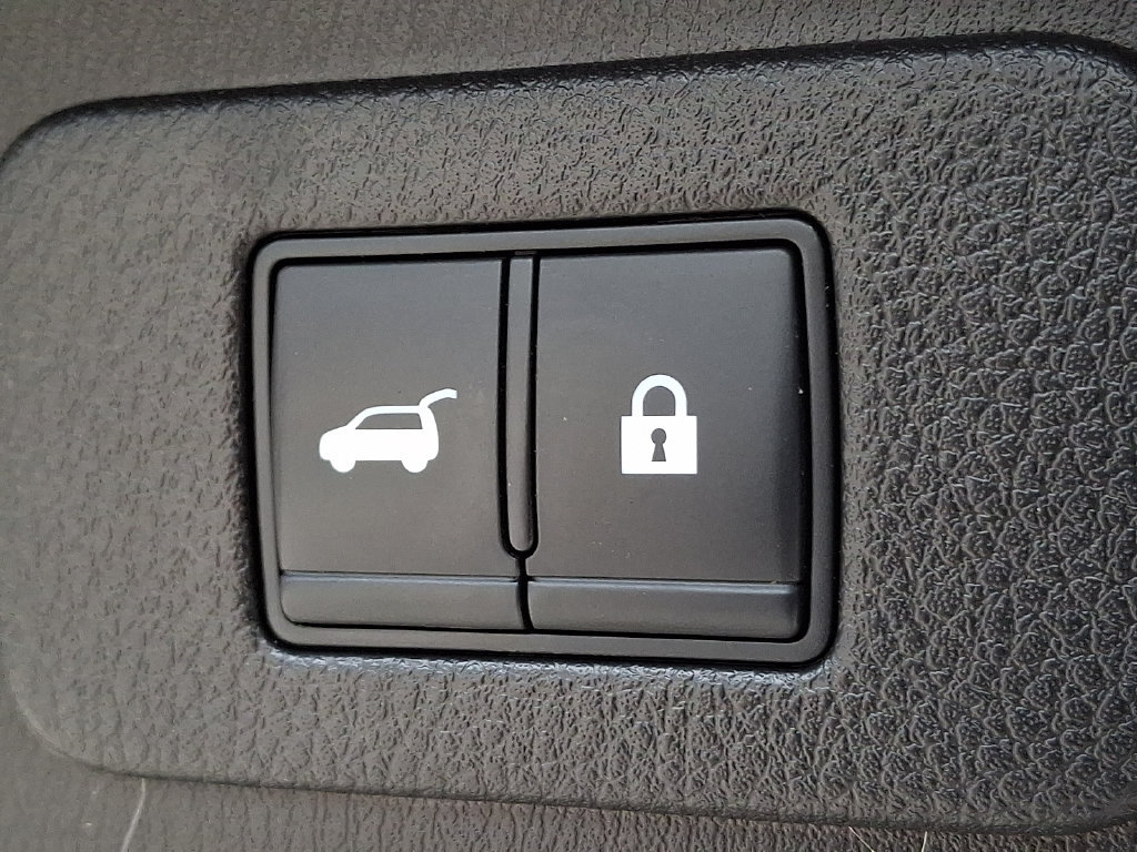 Used 2021 Nissan Armada SV w/ SV Appearance Package AWD/4WD image 33