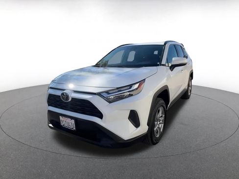 Used 2025 Toyota RAV4 XLE image 7