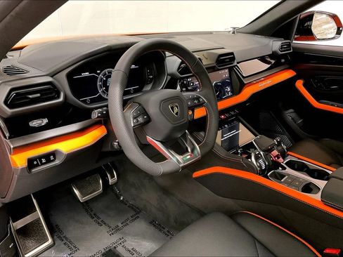 Used 2025 Lamborghini Urus SE image 7