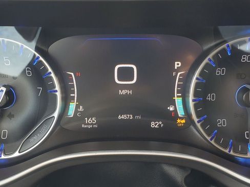 Used 2024 Chrysler Pacifica Touring-L FWD image 12
