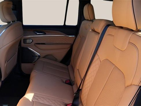 New 2025 Jeep Grand Cherokee Summit image 16