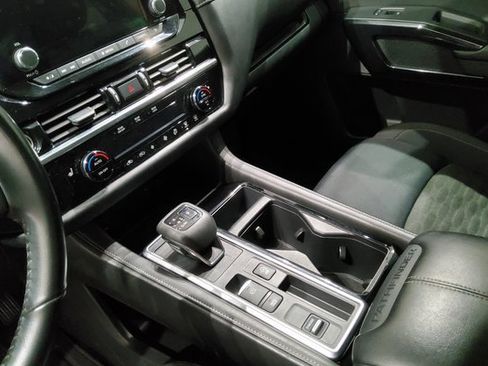 Used 2024 Nissan Pathfinder SV image 15