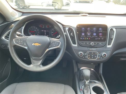 Used 2024 Chevrolet Malibu LT image 17