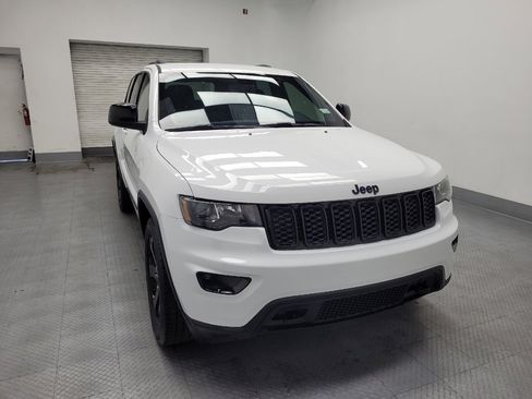 Used 2019 Jeep Grand Cherokee Laredo image 13