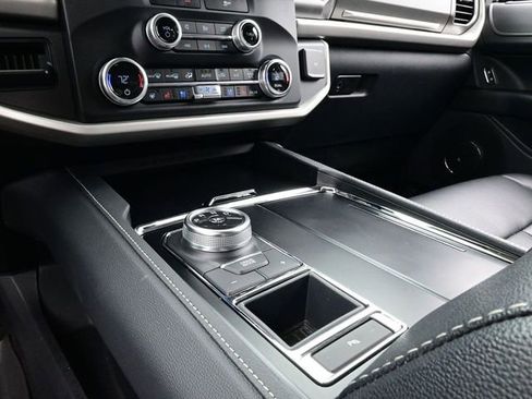 Used 2024 Ford Expedition Max XLT image 11