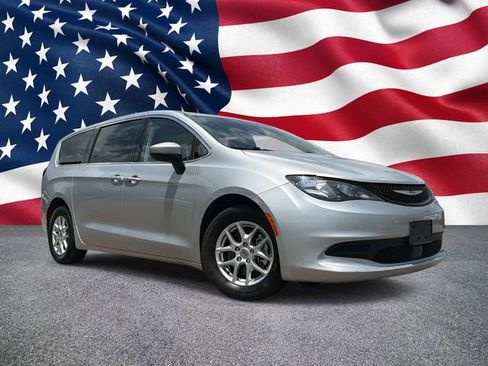 Used 2023 Chrysler Voyager LX FWD image 3
