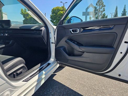 Used 2022 Honda Civic Touring image 12