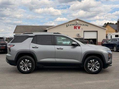 Used 2025 Chevrolet Equinox LT w/ Convenience Package II image 4