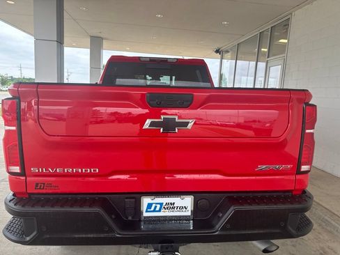Used 2024 Chevrolet Silverado 2500 ZR2 AWD/4WD image 7