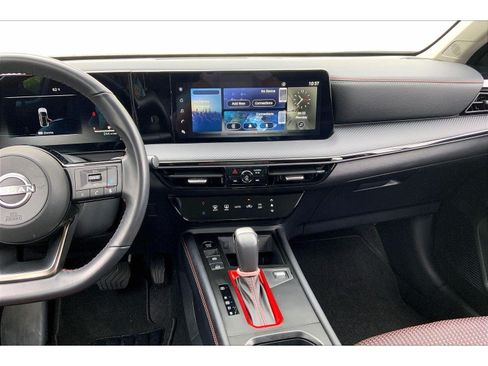Used 2025 Nissan Kicks SR FWD image 6