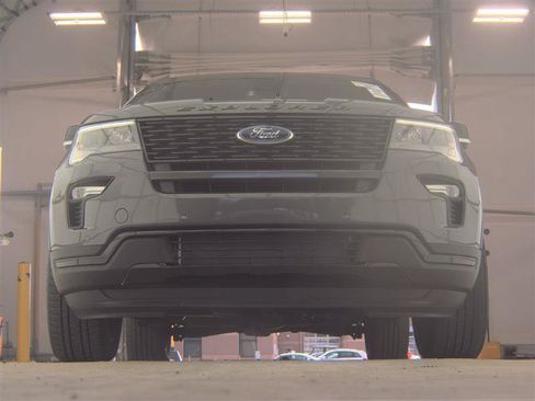 Used 2019 Ford Explorer Sport w/ Ford Safe & Smart Package AWD/4WD image 3