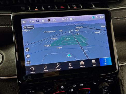 Used 2024 Jeep Grand Cherokee L Limited w/ Luxury Tech Group II image 2