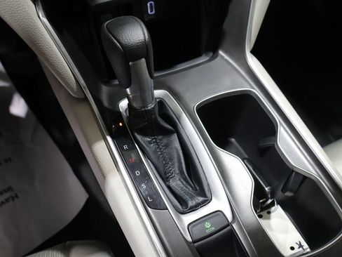 Used 2018 Honda Accord EX image 31